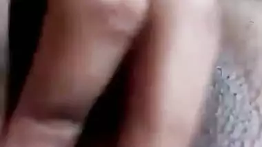 A desi nude Indian girl exposes her naked body in MMS