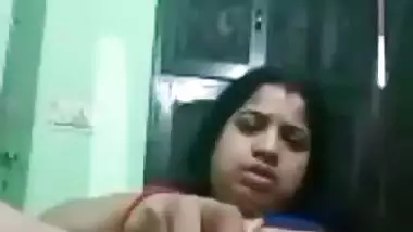 Viral porn of a South Indian lady masturbating with a radish
