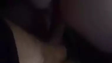 Сладенькая попка сексуально насаживается на упругий член ( домашнее видео )