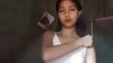 18-year-old unsatisfied wife strips and shoots her desi MMS