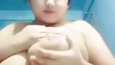 Chubby tanker Bengali girl sucking her huge boobs