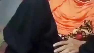 Nude, hijabi lady enjoys Pakistani sex with her client