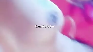 Married Indian girl shows tits but the video isn't for husband