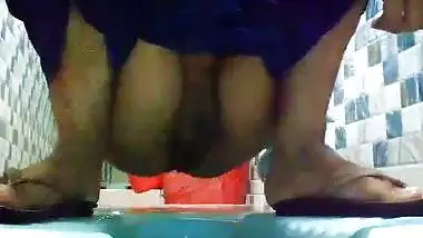 Bangladeshi Bhabi Peeing & Washing Sweet Pussy