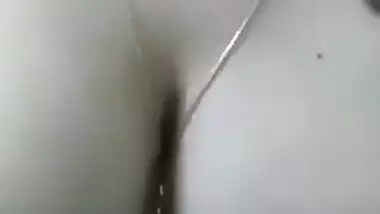 Hermosa chica mostrando su cuerpo