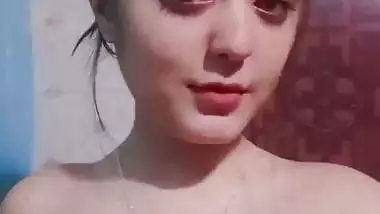 Cute hijab girl topless video making for lover