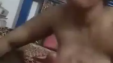 Woman gives a deep Punjabi blowjob to her lover