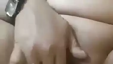 Indian nude lady strips her saree and masturbates