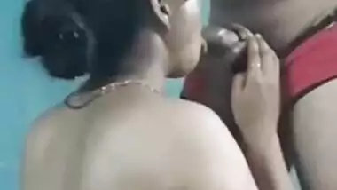 Desi babe rani sucking cock