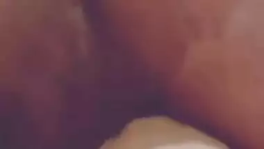 البث كامل بالوضعية اللي يعشقه ديوثي ( زبه في كسي وصبعي في طيزه) البث