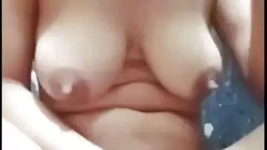 Bhabhi milking breast and fingering pussy viral live