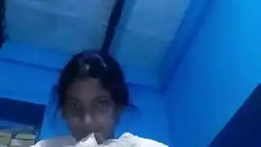 Desi nude Bihari girl shows her tight boobs to her lover