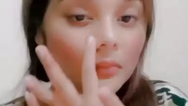 Beautiful big melons showing desi girl selfie viral clip